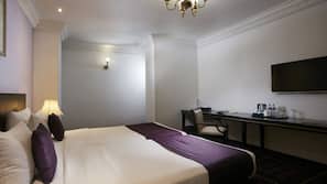 Minibar, in-room safe, desk, iron/ironing board