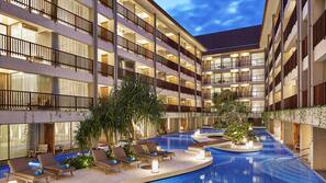 3 outdoor pools, open 6:30 AM to 10:00 PM, pool umbrellas, pool loungers
