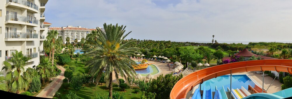 Seaden Sea World Resort & Spa