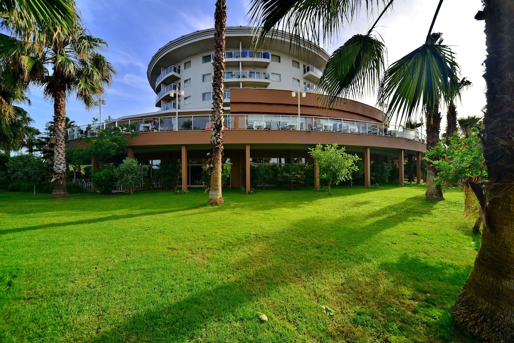 Seaden Sea World Resort & Spa