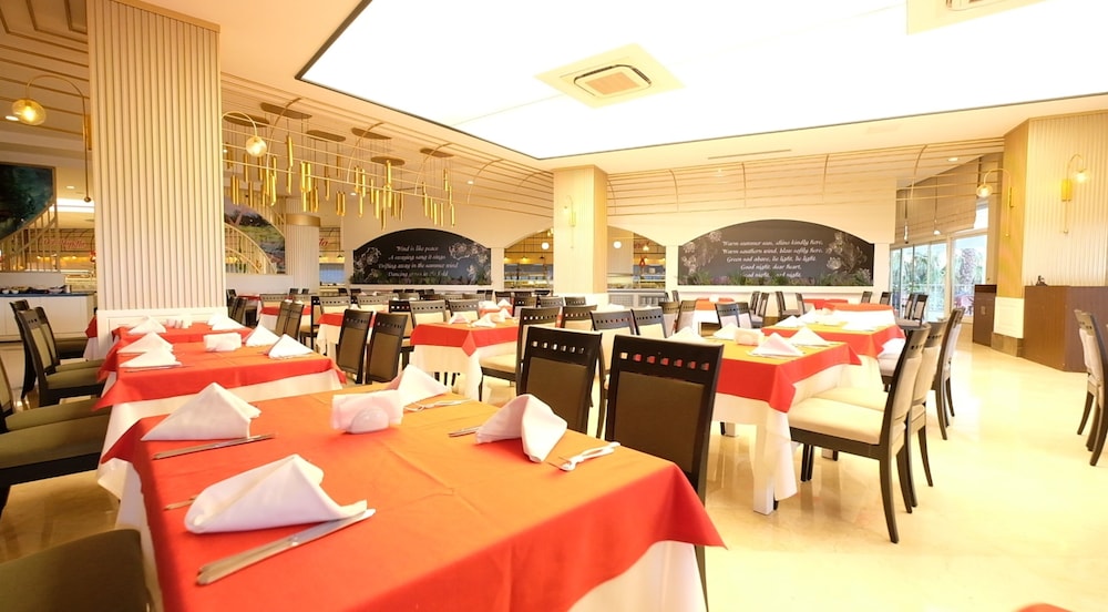 Seaden Sea World Resort & Spa