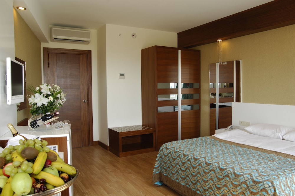 Seaden Sea World Resort & Spa