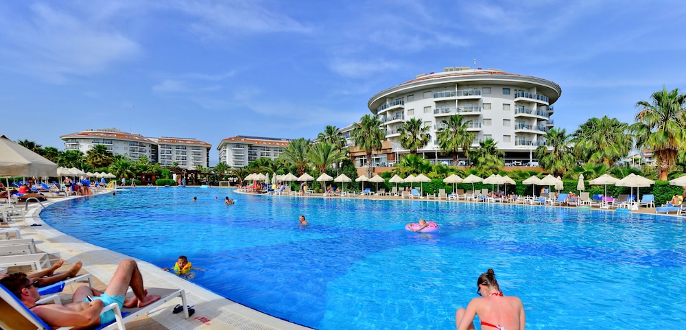 Seaden Sea World Resort & Spa