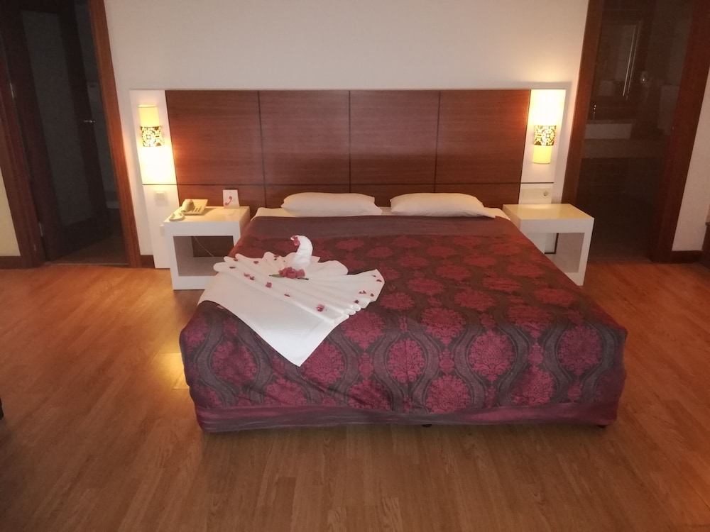 Seaden Sea World Resort & Spa