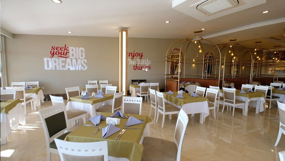 Seaden Sea World Resort & Spa