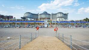 Spiaggia privata, un bar sulla spiaggia