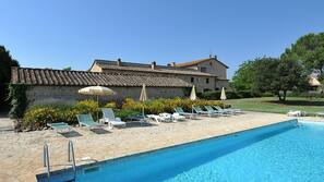 Piscine extérieure