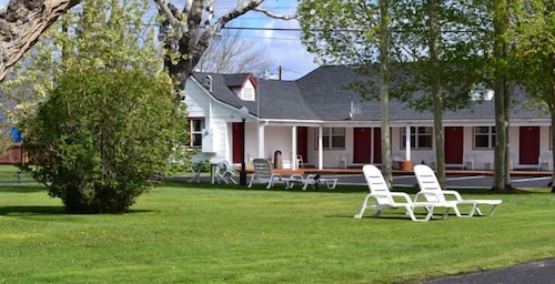 Great Place to stay Silver Maple Inn and The Cain House near Bridgeport 