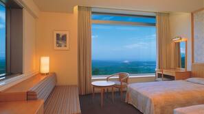 In-room safe, desk, free WiFi