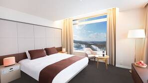 In-room safe, desk, free WiFi