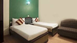 1 bedroom, premium bedding, desk, rollaway beds