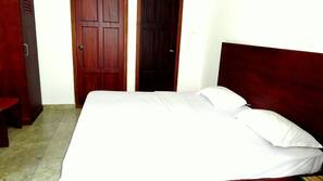 Desk, rollaway beds, free WiFi