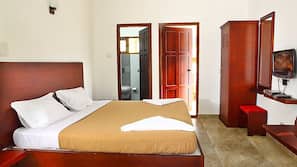 Desk, rollaway beds, free WiFi