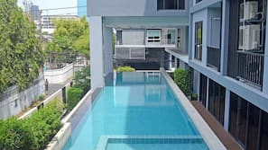 Hồ bơi ngoài trời
