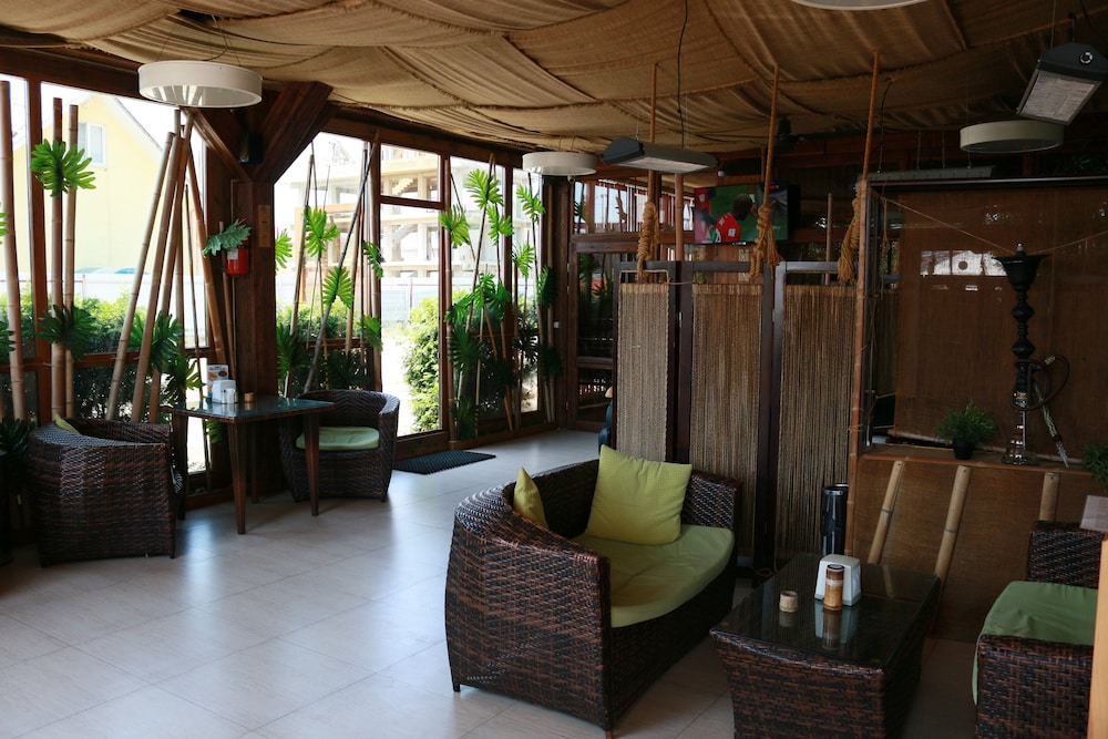 Boutique Hotel La Terrassa Reviews Photos Rates Ebookers Ie - 
