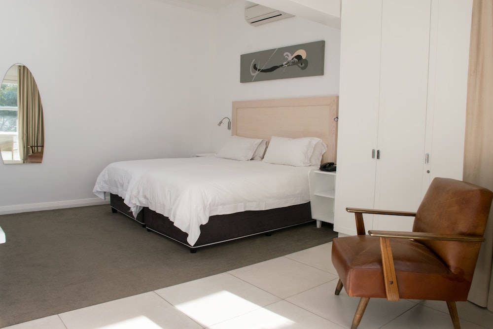 Maid's head hotel. Акцент мини отель островок. Отель хед румс. Head rooms. Head rooms.