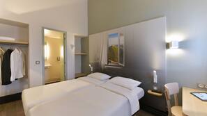 Premium bedding, desk, soundproofing, free WiFi