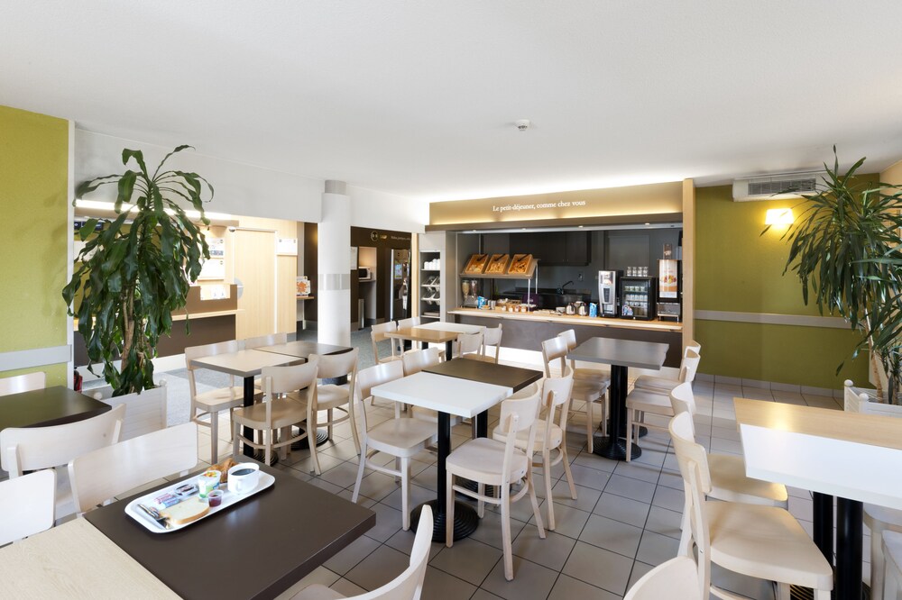 Breakfast area, B&B Hotel Nantes Rezé St Sébastien