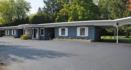 Whispering Winds Motel