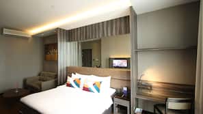 1 bedroom, premium bedding, in-room safe, desk