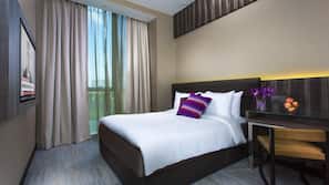 1 bedroom, premium bedding, in-room safe, desk