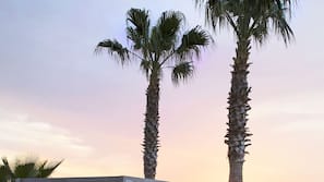 Spiaggia privata, lettini da mare, ombrelloni, teli da spiaggia