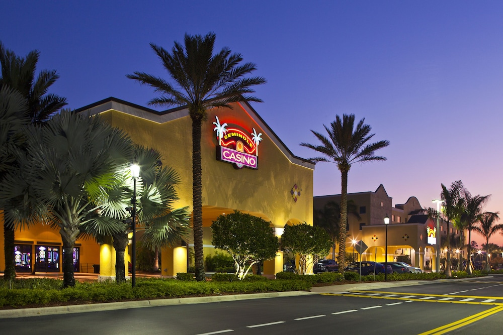 Front of property - evening/night, Seminole Casino Hotel Immokalee