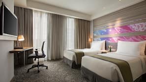 Minibar, in-room safe, desk, iron/ironing board