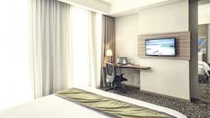 Minibar, in-room safe, desk, iron/ironing board