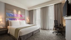 Minibar, in-room safe, desk, iron/ironing board