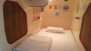 免費浴室用品、風筒、浴袍、附設智能廁板的座廁
