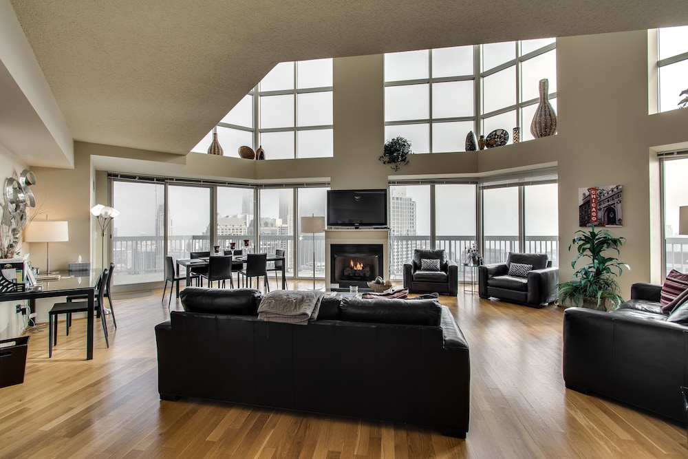 The At Grand Plaza In Chicago Hotel Rates Reviews On Featured Image