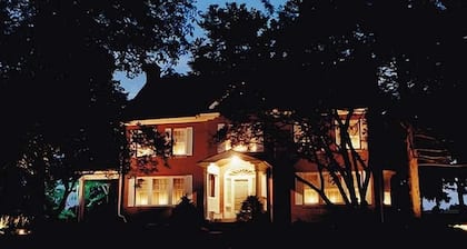 Candlelight Inn Bed & Breakfast