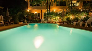 Outdoor pool, pool umbrellas, sun loungers