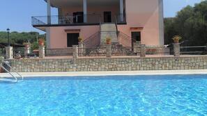 Piscina stagionale all'aperto