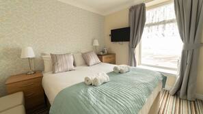 Desk, linens