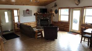 Flat-screen TV, fireplace, Netflix, DVD player