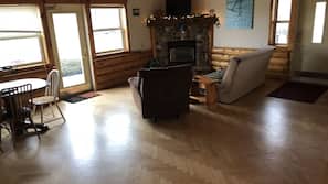 Flat-screen TV, fireplace, Netflix, DVD player