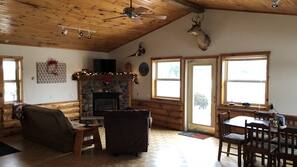 Flat-screen TV, fireplace, Netflix, DVD player