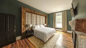 Premium bedding, iron/ironing board, free WiFi