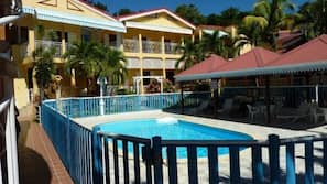 Outdoor pool, pool umbrellas, sun loungers