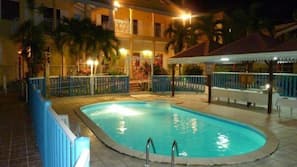 Outdoor pool, pool umbrellas, sun loungers