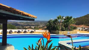 4 outdoor pools