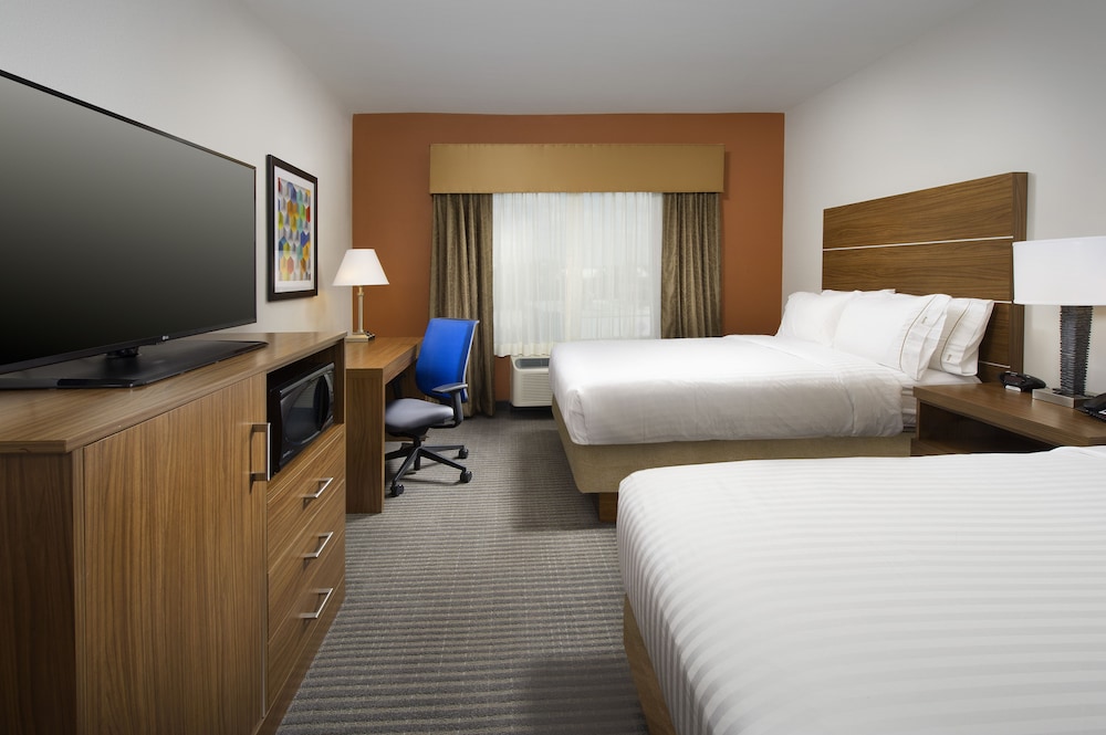 Holiday Inn Express & Suites Bay City, an IHG Hotel