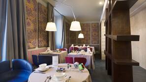 Premium bedding, down duvet, free minibar, in-room safe