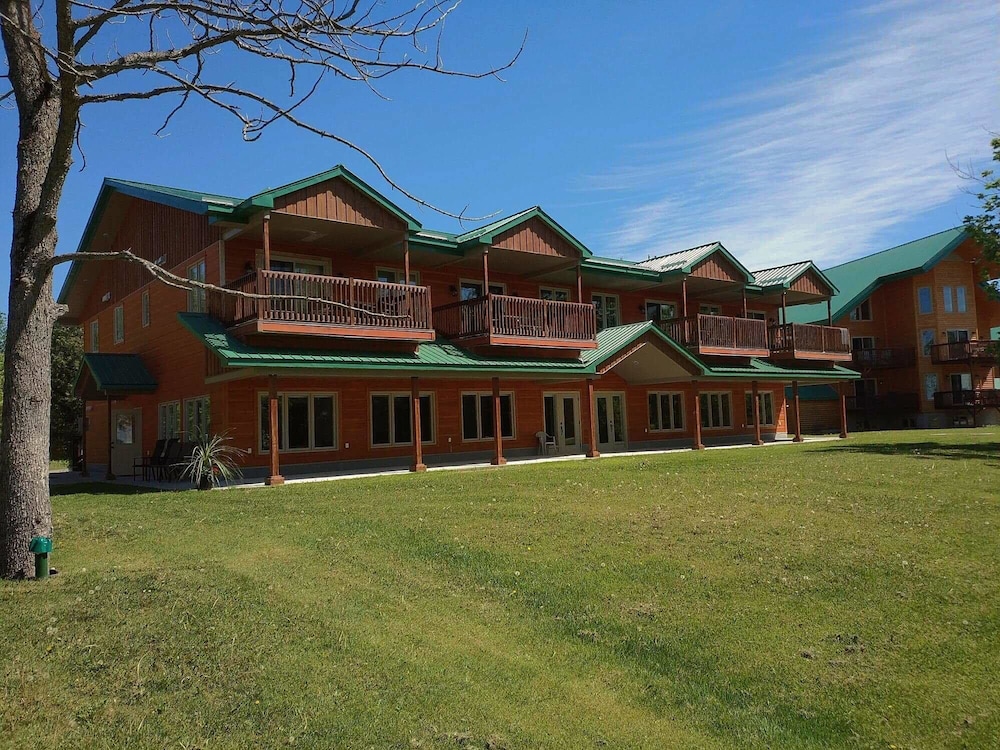 Chalets & Spa Lac Saint-Jean in Chambord, Canada