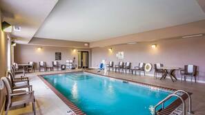 Una piscina cubierta