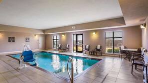 Una piscina cubierta