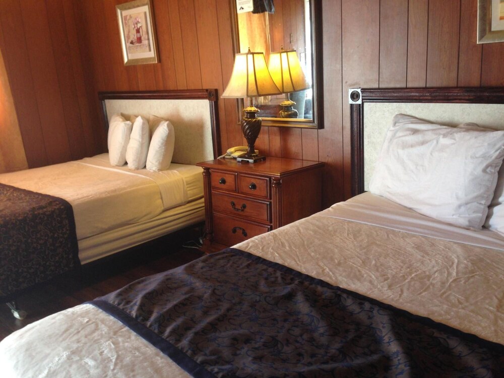 Blue Mountain Motel Deals & Reviews (Pincher Creek, CAN) | Wotif