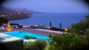Outdoor pool, pool umbrellas, sun loungers